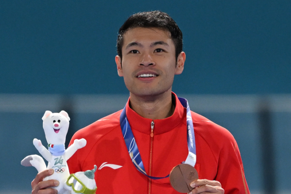 Ning_Zhongyan_Claims_Bronze_in_Milano_Cortina_2026_Speed_Skating