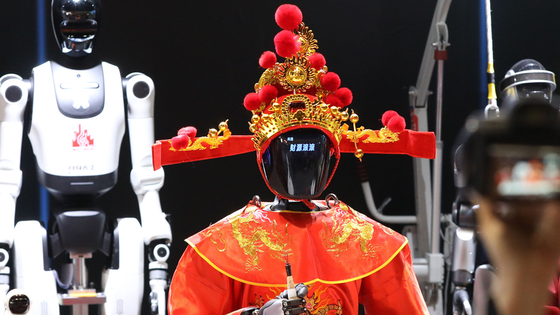 Robotic_Caishen_Draws_Crowds_at_Beijing_Temple_Fair_in_2026