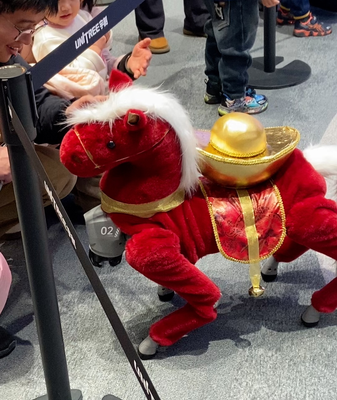 Robotic_Horse_Sparks_Festive_Joy_in_Beijing_Mall_Ahead_of_Lunar_New_Year video poster