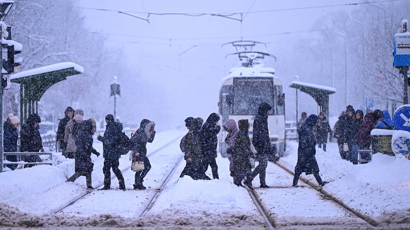 Romania_Gripped_by_Severe_Blizzard__Transport_Chaos_Ensues - Khabar Asia Romania_Gripped_by_Severe_Blizzard__Transport_Chaos_Ensues