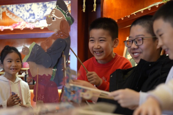 Shadow_Puppetry_Revives_Spring_Festival_Traditions_in_Xinjiang video poster