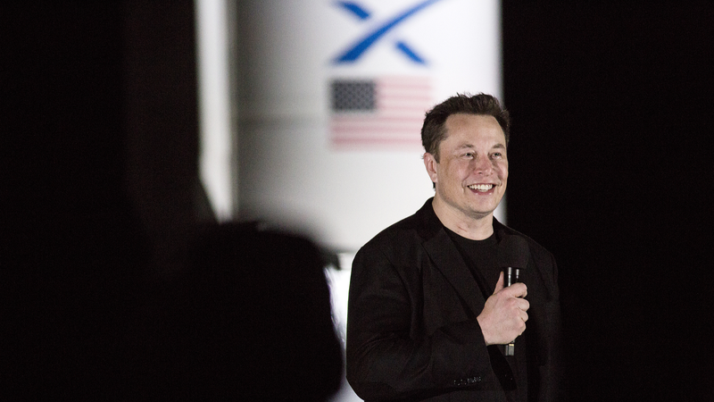 SpaceX_Shifts_Focus_to_Lunar_Colony__Delays_Mars_Ambitions
