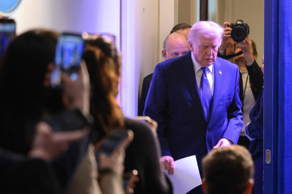 Supreme_Court_Blocks_Trump_Tariffs__Sparks_New_Trade_Policy_Shift