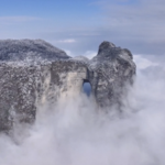 Tianmen_Mountain_s_Winter_Wonderland_Draws_Global_Tourists video poster