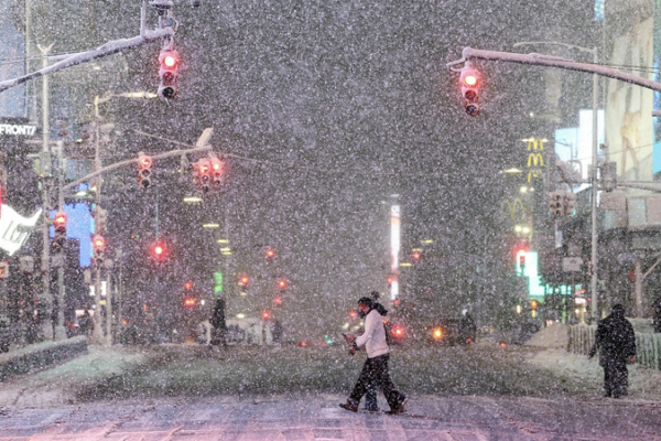 Times_Square_Braces_for_Major_Winter_Storm_as_Northeast_U_S__Faces_Weather_Crisis video poster
