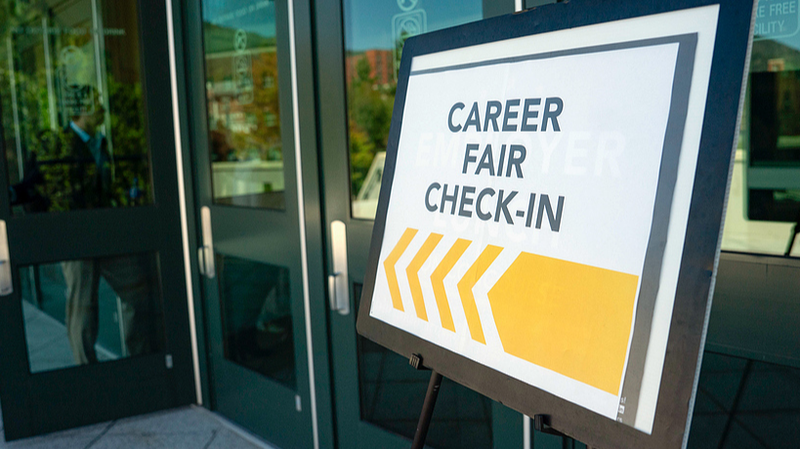 US_Job_Growth_Exceeds_Expectations__But_Economists_Warn_of_Hidden_Vulnerabilities_in_2026