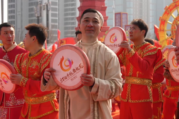 Urumqi_Lights_Up_with_Lantern_Festival_Float_Parade video poster