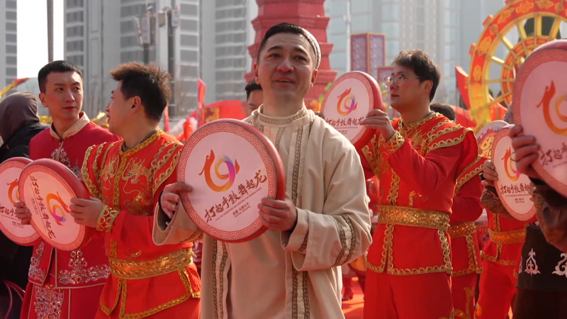Urumqi_Lights_Up_with_Lantern_Festival_Float_Parade video poster