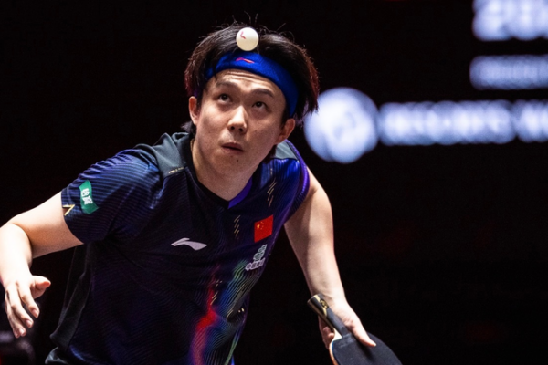 Wang_Chuqin_Dominates_at_WTT_Singapore_Smash__Advances_to_Last_16