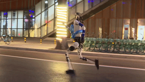 2026_Humanoid_Robot_Half_Marathon_Test_Run_Concludes_in_Beijing