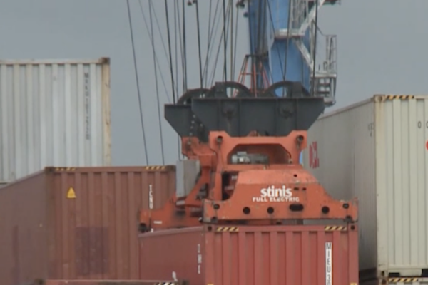 African_Exporters_Grapple_with_Middle_East_Airspace_Crisis video poster