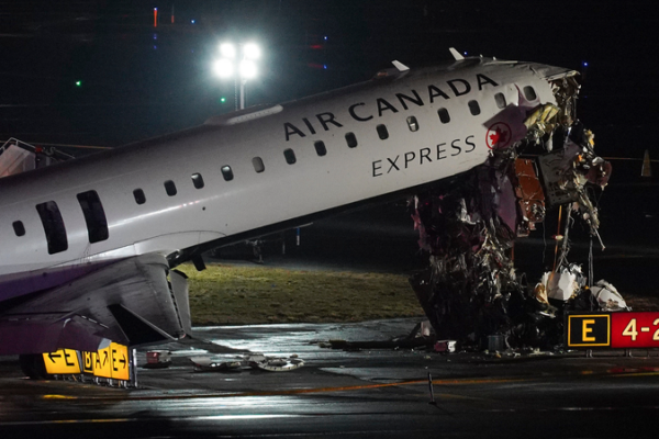 Air_Canada_Express_Collision_at_LaGuardia_Leaves_2_Dead__Grounds_Flights