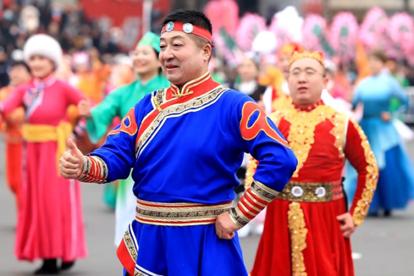 Ancient_Shehuo_Meets_Robotics_in_Xinjiang_s_Lantern_Fest video poster