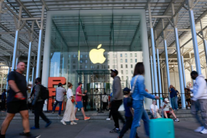 Apple_WWDC_2026_to_Spotlight_AI_Innovations_Amid_Service_Expansion