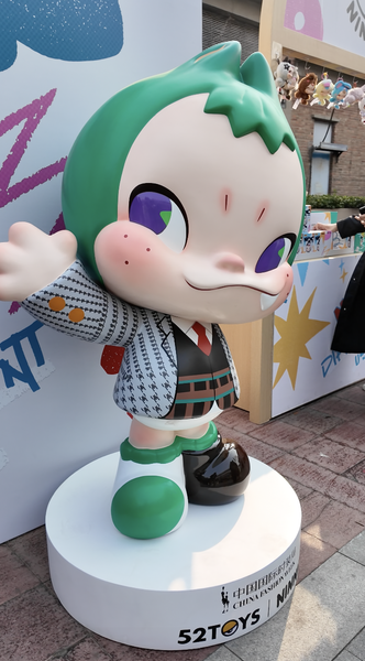 Asia_s_Creative_Renaissance__How_Young_Innovators_Are_Redefining_Art_and_Fashion video poster