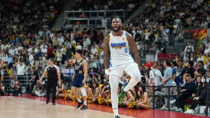 Beijing_Ducks_Stun_Guangdong_with_Last_Second_Three_Pointer_in_CBA_Thriller