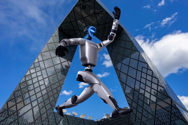 CGTN_s_Kung_Fu_Robot_Takes_on_Newsroom_Role_in_2026 video poster