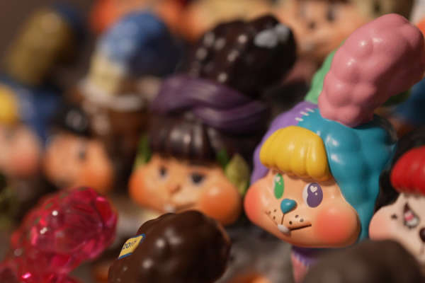 Chengdu_Designer_SAN3_Crafts_Toys_to_Mend_Lonely_Hearts video poster