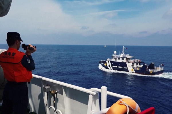 China_Coast_Guard_Expels_Philippine_Vessels_Near_Huangyan_Dao