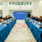 China__Apple_Strengthen_Ties_as_Cook_Meets_Commerce_Minister_in_Beijing