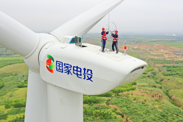 China_s_Wind_Power_Technicians_Scale_New_Heights_in_Green_Energy_Push