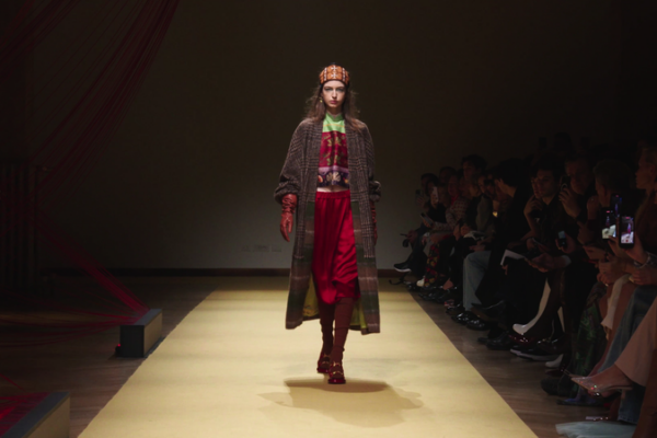 Chinese_Designer_Zhao_Huizhou_Elevates_Eastern_Aesthetics_at_Milan_Fashion_Week_2026 video poster