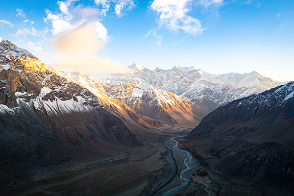 From_Barren_Peaks_to_Prosperity__Xinjiang_s_Camel_Milk_Boom_Transforms_Lives
