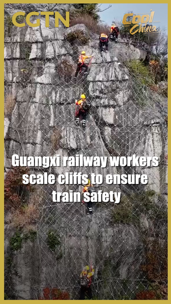 Guangxi_Railway_Heroes_Scale_Cliffs_to_Safeguard_Passenger_Trains video poster