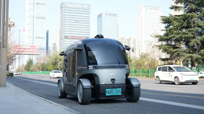 Guizhou_s_Tech_Surge__Autonomous_Buses___Data_Driven_Innovation