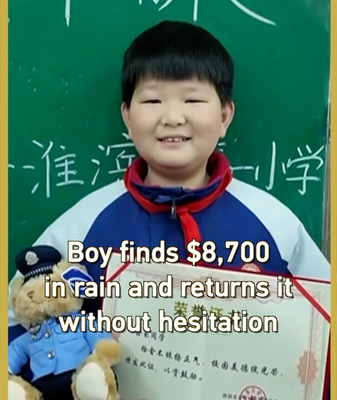Henan_Boy_s_Honesty_Shines__Returns__8_700_Found_in_Rain video poster
