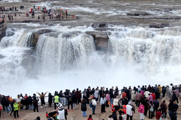Hukou_Waterfall_s_Spring_Spectacle__Where_Blossoms_Meet_Thunder video poster
