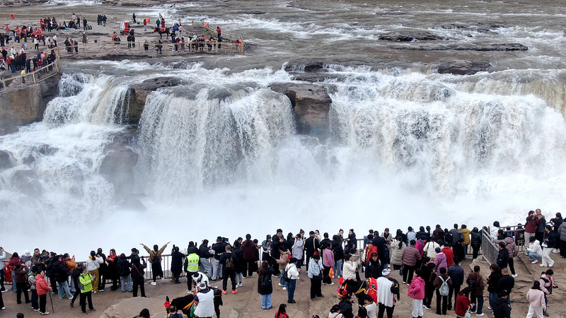 Hukou_Waterfall_s_Spring_Spectacle__Where_Blossoms_Meet_Thunder video poster