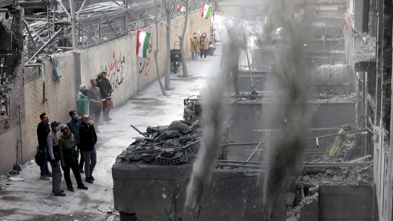 Iran Claims Strikes on US Bases as Regional Tensions Soar - Khabar Asia