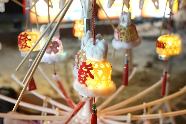 Karamay_Lights_Up_for_Lantern_Festival_with_Fireworks_and_Cultural_Displays video poster