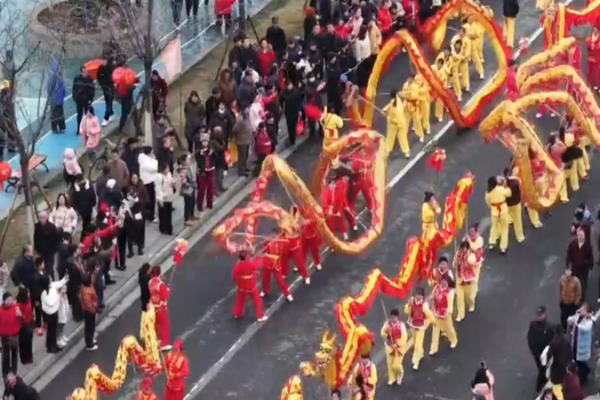 Lantern_Festival_in_Hunan_Blends_Tradition_with_Tech_Innovations video poster