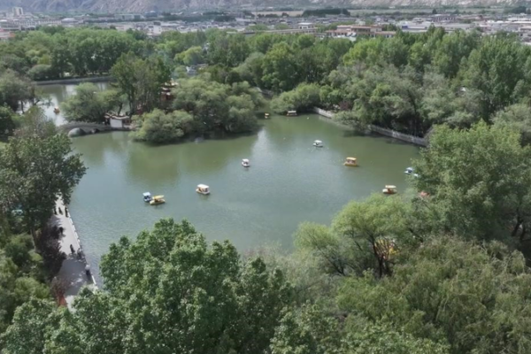 Lhasa_s_Zongjiao_Lukang_Park_Blends_History_with_Modern_Tourism