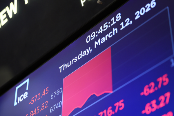 Middle_East_Tensions_Ripple_Through_US_Economy__Growth_Forecasts_Slashed