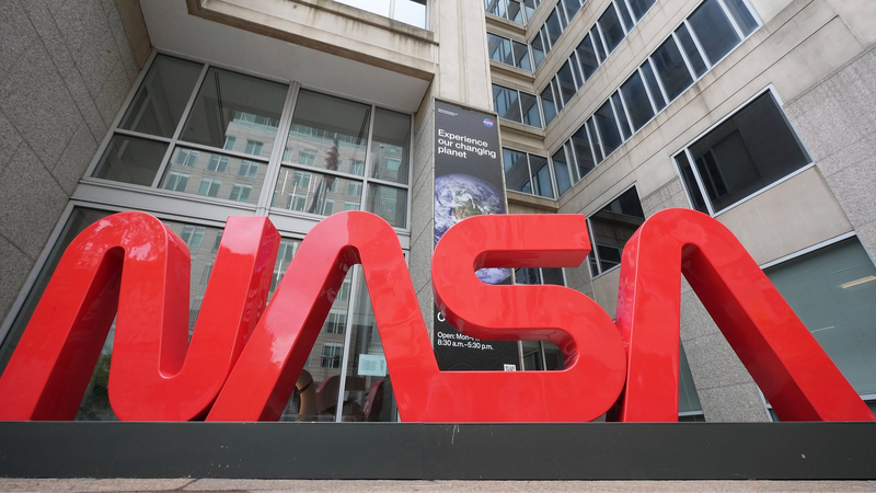 NASA_Shifts_Lunar_Strategy__Pauses_Gateway__Prioritizes_Moon_and_Mars_Missions - Khabar Asia NASA_Shifts_Lunar_Strategy__Pauses_Gateway__Prioritizes_Moon_and_Mars_Missions