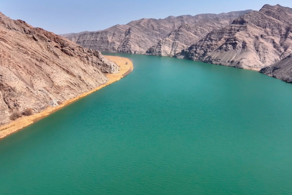 Ningxia_s_Qingtongxia_Canyon_Blends_Natural_Majesty_and_Ancient_Irrigation_Heritage video poster