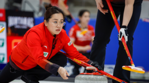 China Dominates Italy 10-3 at Women’s Curling Championship