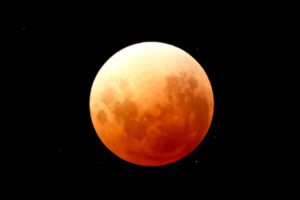 Rare__Blood_Moon__Eclipse_Dazzles_Skies_Across_Asia_and_Americas