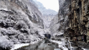 Taihang_Mountains_Transform_into_Living_Ink_Painting_After_Spring_Snowfall video poster