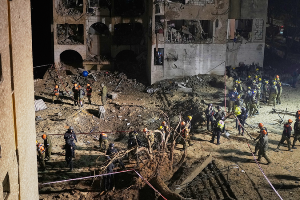 Tensions_Surge_as_Iran_Responds_to_US_Israeli_Strikes__Mediation_Efforts_Intensify video poster