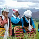 Traditional_Attire_of_Damxung_and_Linzhou__Threads_of_Lhasa_s_Elegance