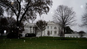 Triple_Pressures_Squeeze_US_Economy_as_Growth_Forecasts_Dip