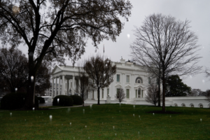 Triple_Pressures_Squeeze_US_Economy_as_Growth_Forecasts_Dip