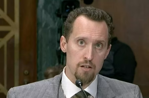 Trump_Ally_Warns_US_Economy_Vulnerable_to_Iran_Conflict_Oil_Spike