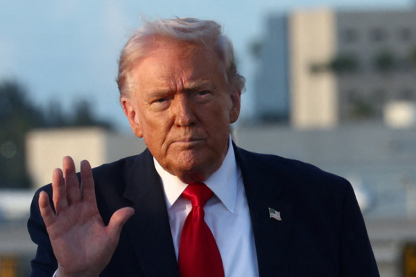 Trump_Holds_Off_on_Iran_Oil_Seizure_Talks_Amid_Rising_Tensions