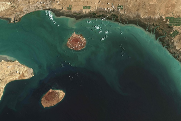 Trump_Issues_48_Hour_Ultimatum_to_Iran_Over_Strait_of_Hormuz