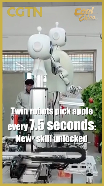 Twin_Apple_Picking_Robots_Set_to_Revolutionize_Harvests_in_2026 video poster